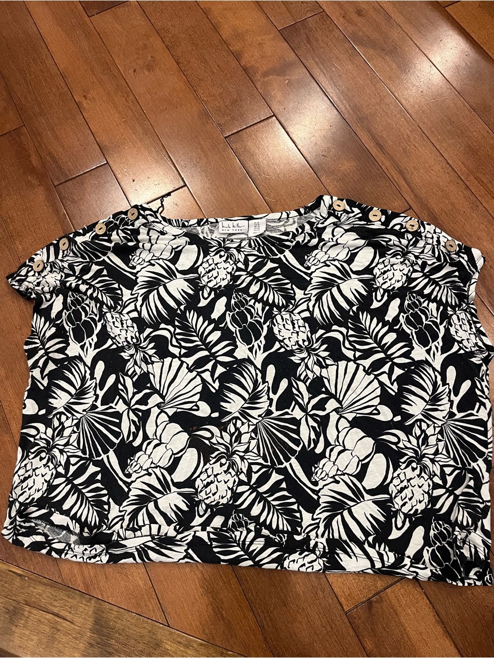 Women’s Black & White Tropical Print Short Sleeve Top